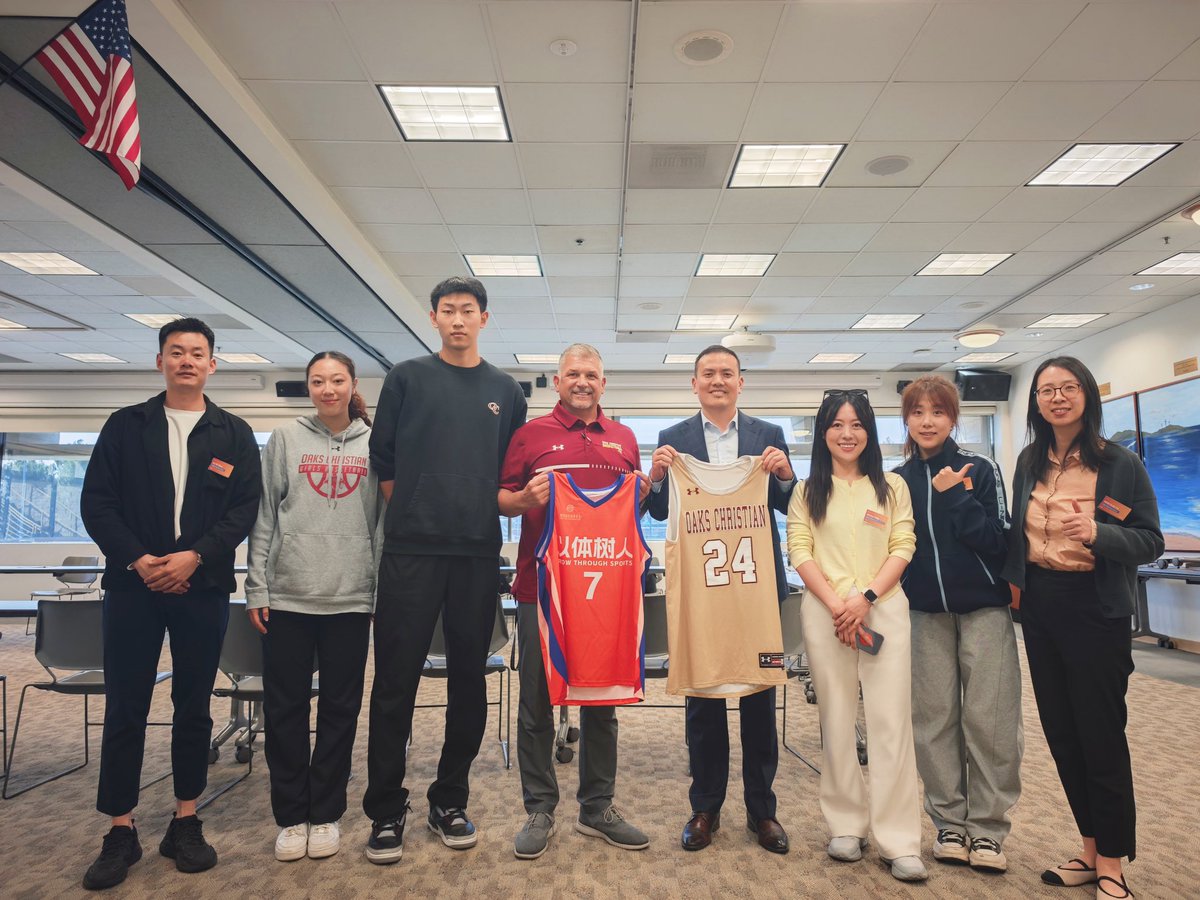 CoachMarkAmaral's tweet image. So great to have our friends from @JoeTsaiBBS @joetsai1999  visit our campus. @OaksChrstnLions