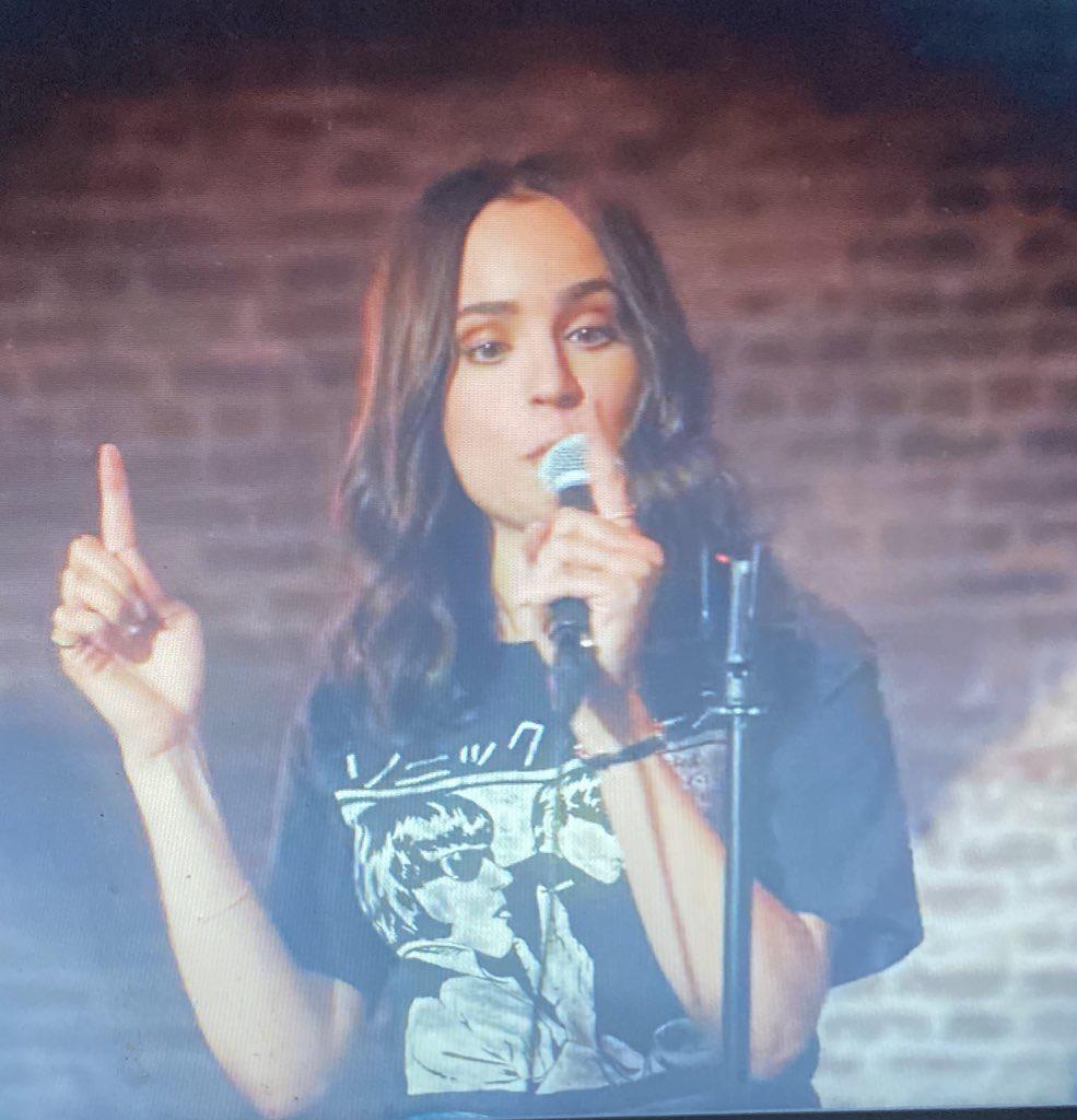 sofiicsx's tweet image. SOFIA MAKING JOKES ABT DCKS DEFINITELY WAS NOT ON MY BUCKET LIST 😭😭