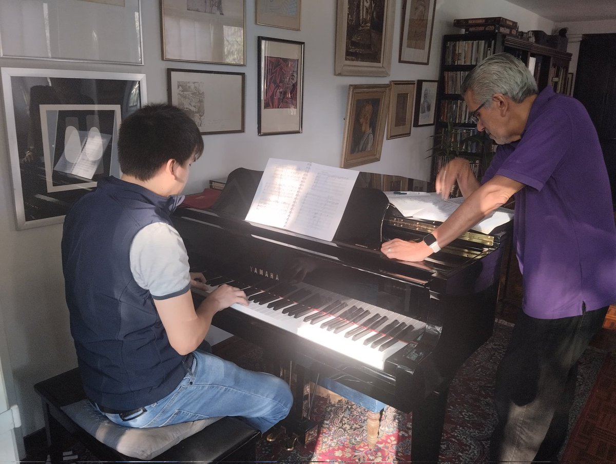 Finalizando 5to trimestre de la maestría en Dirección Orquestal con mi querido maestro Alfredo Rugeles. Universidad Simón Bolívar