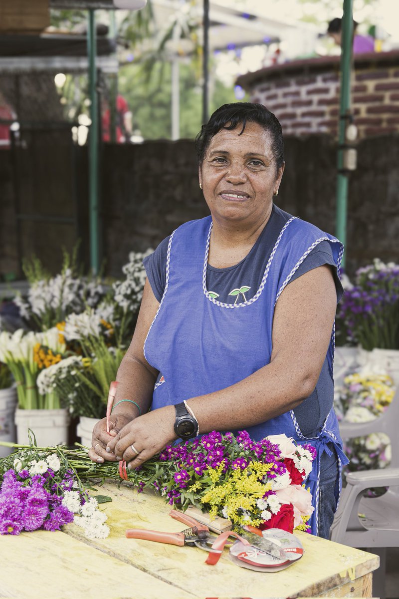 noraespiinal's tweet image. Sigue sonando para mi Guillermo Anderson con "¡Mujer de la patria mía, yo sigo creyendo en vos!🎶" 
Haciendo fotos un viernes en el Mercadito Verde, Choluteca. ✨️🇭🇳