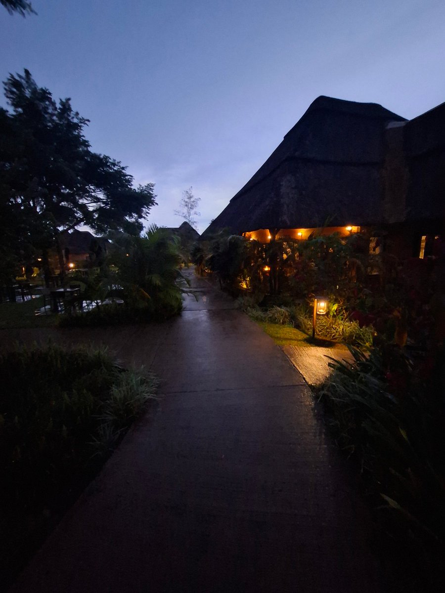 HuntersCottages's tweet photo. Experience the magic of Hunters Paradise Cottages under the starlit sky ✨. Cozy vibes, serene nights, and warm hospitality await you 🌙. #HuntersParadiseNights #WarmAmbience https://t.co/GaZtxs5TBA