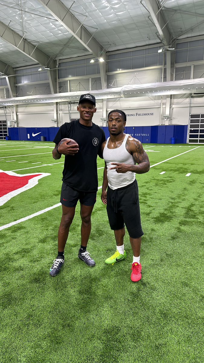 ESTL63's tweet image. Great work today! It was an honor and privilege to work with @josh_dobbs1 thank you! @_andrewhenry