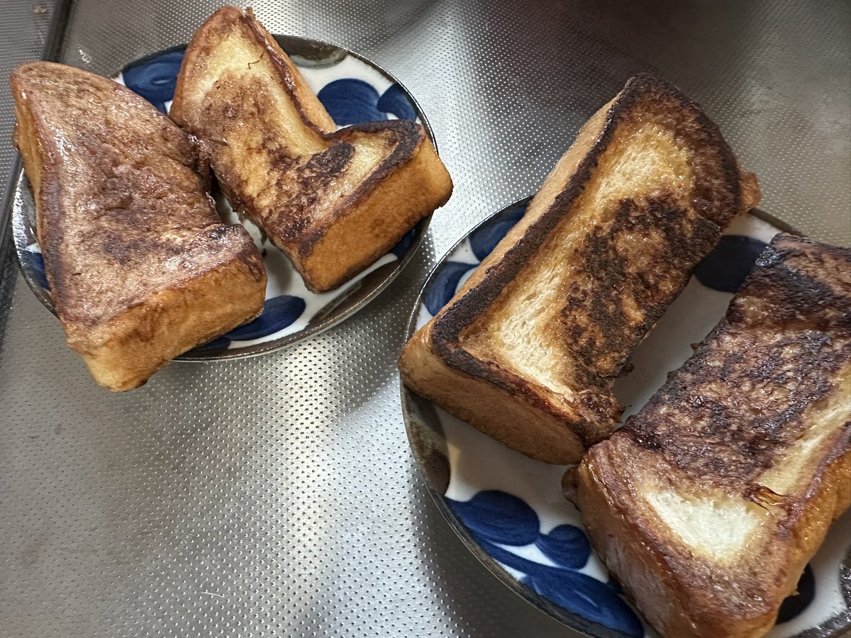 IKS_gc2's tweet photo. TLで見かけたチョコフレンチトーストを作ってみるなどした
悪くない出来なのでは？ https://t.co/qgCRZ6naGL