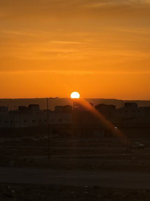 تتفقون ‼️

شروق شمس صبيحة اليوم 29 رمضان 🌙👀

والله العالم ليلة القدر حسب مشاهداتي لشروق الشمس

كانت ليلة 25 والله أعلم 
.