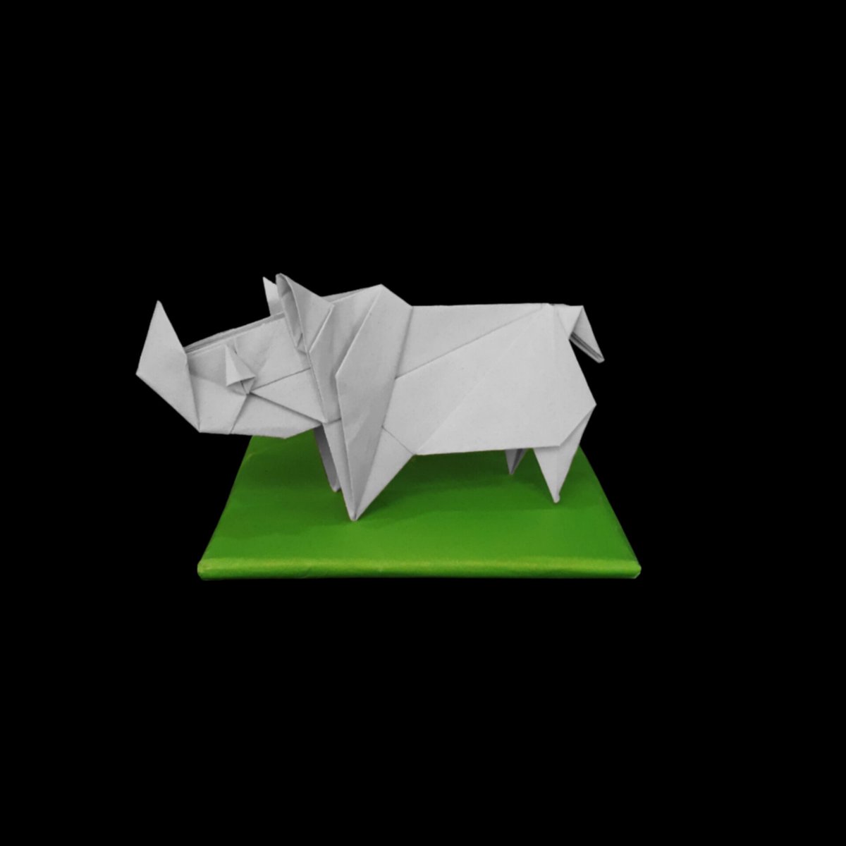 🦏🦏🦏🦏 
Rhinoceros by Muneji Fuchimoto 

#折り紙 #origami