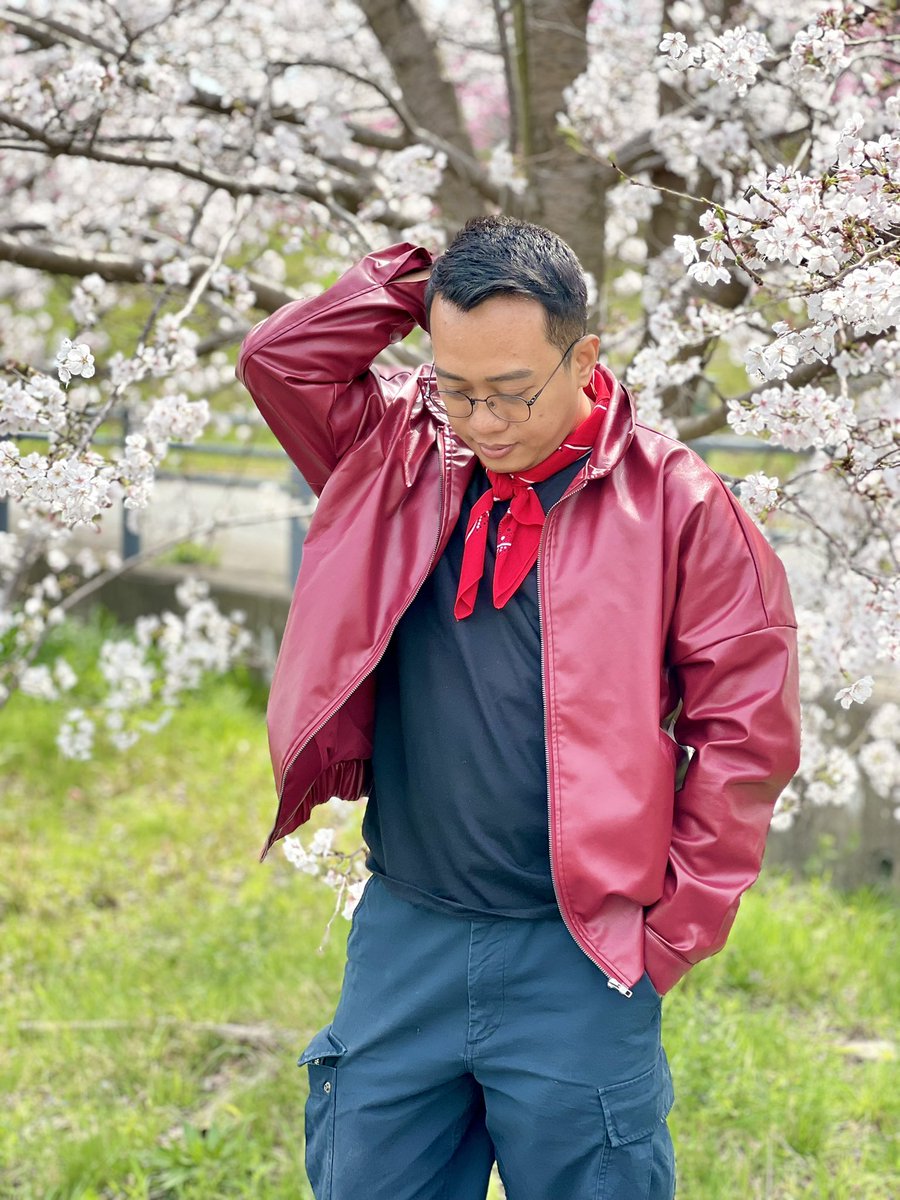 Ichigo ichie is a japanese phrase that means “one life, one meeting.” Just like these sakura petals, some things are fleeting, but that’s what makes them beautiful. Just here, just now. 🌸