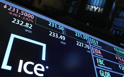 the__merge's tweet photo. $USDC is making serious waves 🤝

InterContinental Exchange (ICE), the owner of the New York Stock Exchange (NYSE), plans to explore using Circle’s USDC stablecoin 

It aims to use them in derivatives exchanges, clearinghouses, data services, including “building new markets. https://t.co/mWIA7grkiR