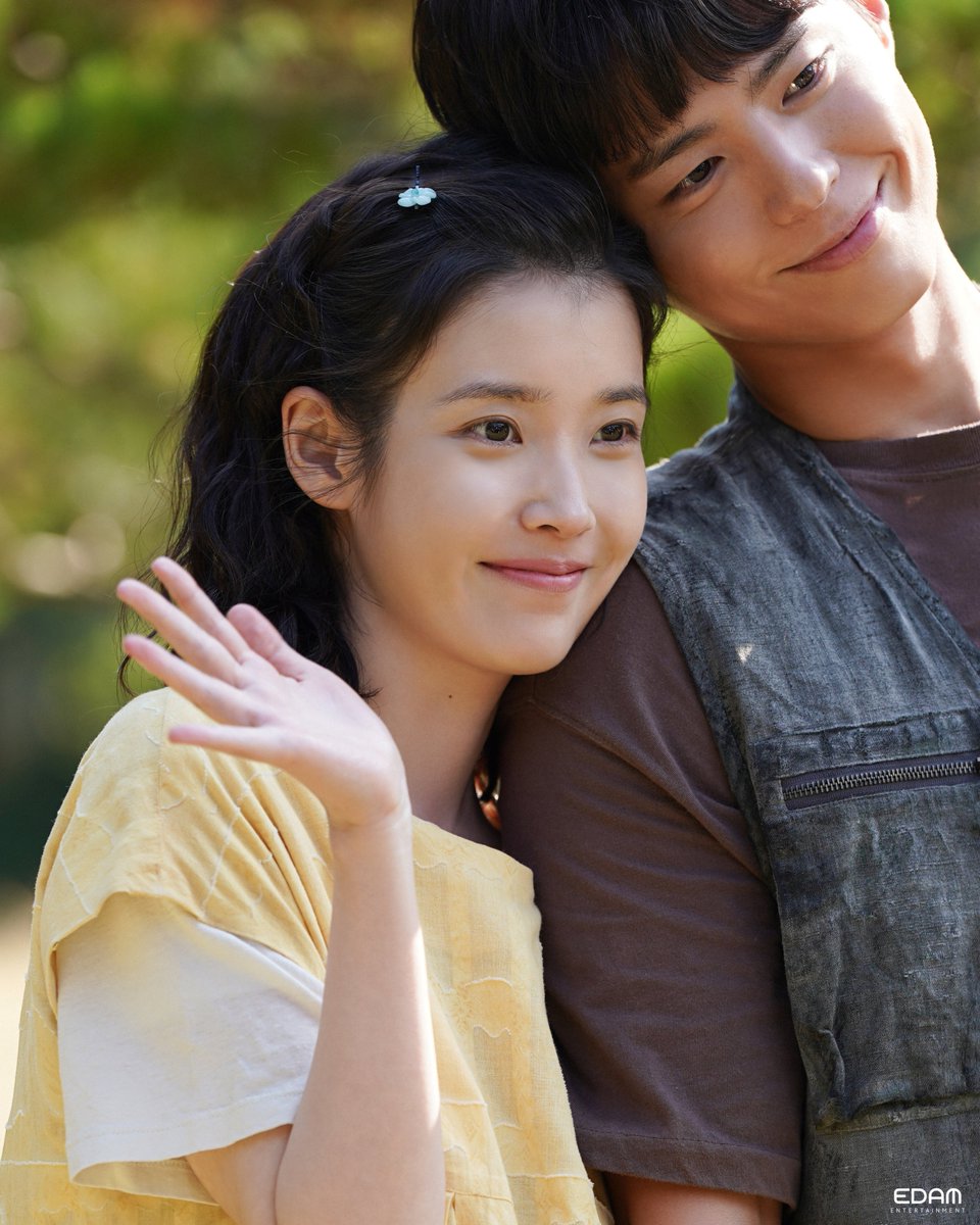 _IUofficial's tweet image. [📬]

&amp;lt;폭싹 속았수다&amp;gt; 비하인드, 여러분이 봐주면 천 환 같어
Behind the scenes of &amp;lt;When Life Gives You Tangerines&amp;gt;, it's worth 1,000 hwan if you watch it

📝 blog.naver.com/edament/223813…

#아이유 #IU 
#폭싹속았수다
#WhenLifeGivesYouTangerines #Netflix