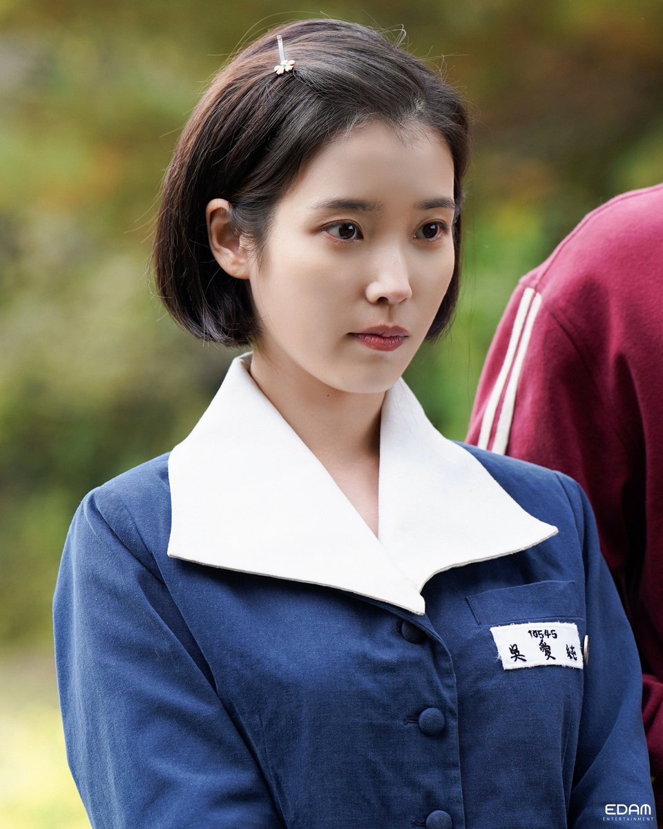 _IUofficial's tweet image. [📬]

&amp;lt;폭싹 속았수다&amp;gt; 비하인드, 여러분이 봐주면 천 환 같어
Behind the scenes of &amp;lt;When Life Gives You Tangerines&amp;gt;, it's worth 1,000 hwan if you watch it

📝 blog.naver.com/edament/223813…

#아이유 #IU 
#폭싹속았수다
#WhenLifeGivesYouTangerines #Netflix