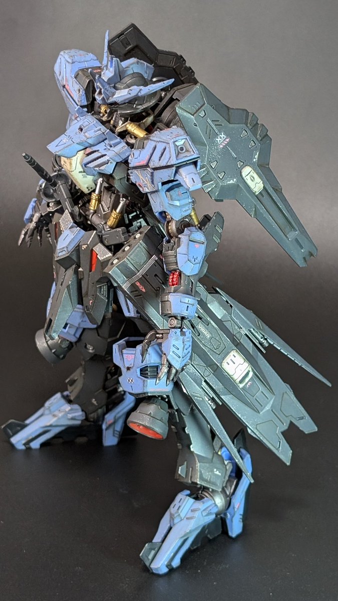 mevius1gp's tweet image. 改めてMGヴィダール完成しました
フレームのみ塗装+ウェザリングで仕上げました
以下ツリーに別ポーズ載せるのでよろしければ是非〜
#プラモデルライフ
#プラモ新作完成