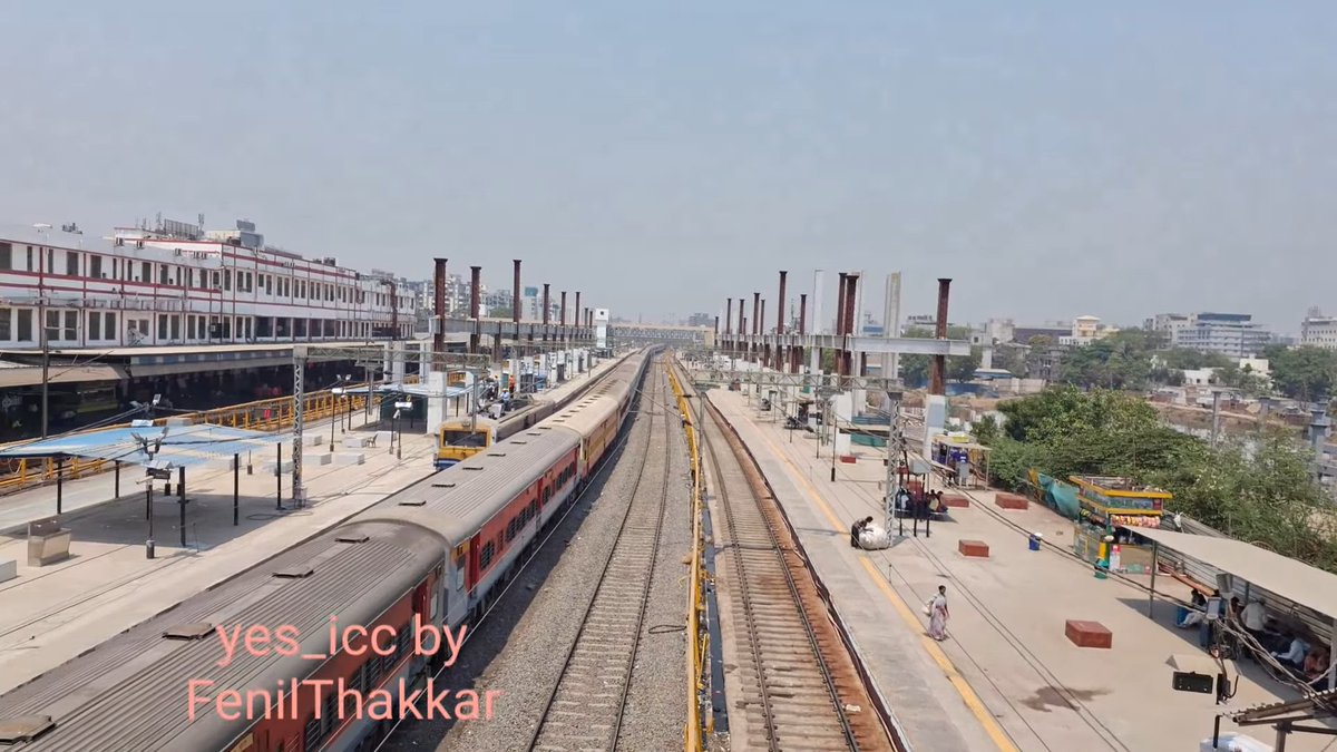 IndiaInfra02's tweet image. Surat Railway Station redevelopment construction update. It is being redeveloped as a multimodal transport hub connecting to Bus terminal and underground metro station too. (📹Developed Surat)