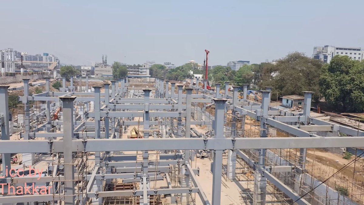 IndiaInfra02's tweet image. Surat Railway Station redevelopment construction update. It is being redeveloped as a multimodal transport hub connecting to Bus terminal and underground metro station too. (📹Developed Surat)