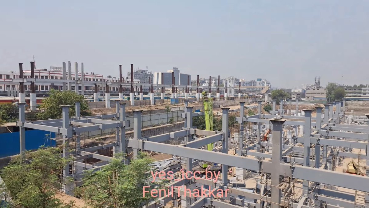 IndiaInfra02's tweet image. Surat Railway Station redevelopment construction update. It is being redeveloped as a multimodal transport hub connecting to Bus terminal and underground metro station too. (📹Developed Surat)