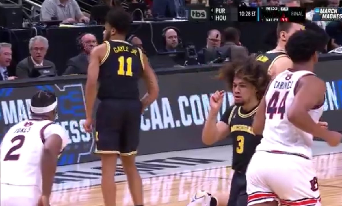 Tre Donaldson after he gave Pettiford the “too small” gesture 

0/6 FG
0 points 
4 turnovers 
0 assists 

Pettiford after 

7/14 FG
20 points