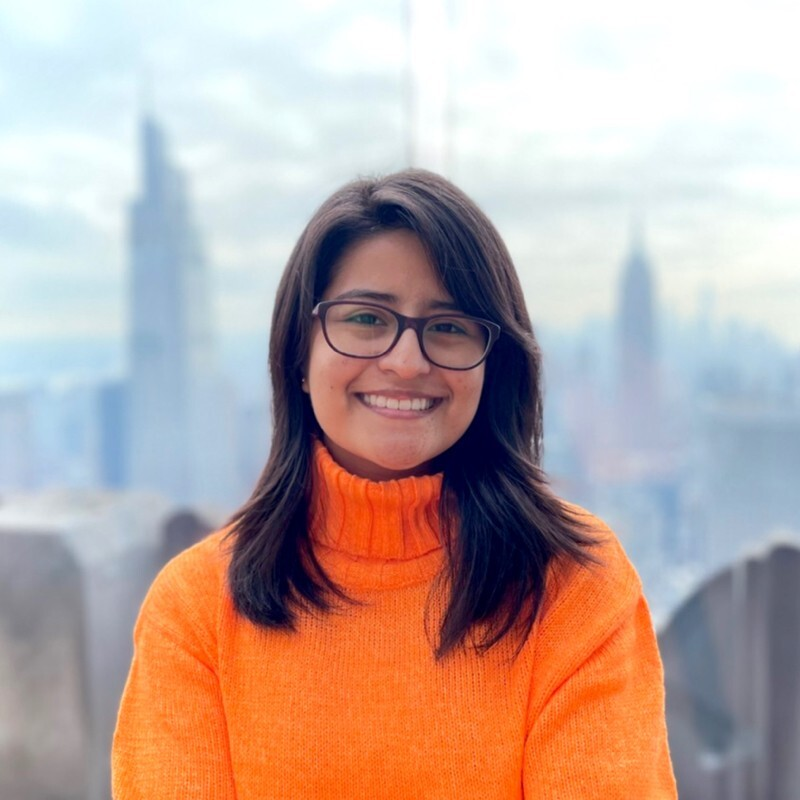 Conmoción en Perú. La arquitecta Alejandra Landers (26) llegó a la clínica Sanna de San Borja por una gripe. Le aplicaron el suero defectuoso de #Medifarma y quedó en muerte cerebral. Su familia denunció hoy a la clínica y a Medifarma ante la Fiscalía. Hay más afectados.