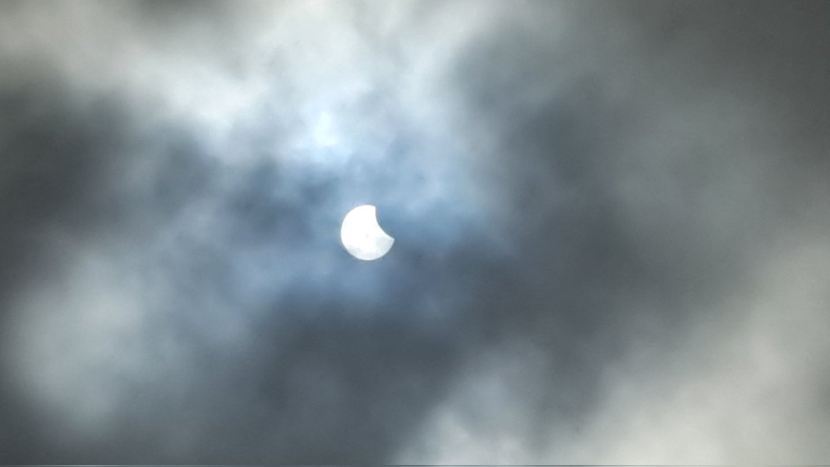 Boswachter Anno (@boswchtrannots) on Twitter photo Stukje zon weg π #Zonsverduistering #Terschelling
<a href="/BuienRadarNL/">Buienradar</a> <a href="/WilliamHuizinga/">William Huizinga</a> @MarcdeJongRTL <a href="/mrmiddendorp/">Maurice Middendorp</a> <a href="/helgavanleur/">Helga van Leur β</a> @weermanreinier <a href="/nicolienkroon/">nicolienkroon</a> <a href="/marjondehond/">Marjon de Hond</a> Stukje zon weg π #Zonsverduistering #Terschelling
<a href="/BuienRadarNL/">Buienradar</a> <a href="/WilliamHuizinga/">William Huizinga</a> @MarcdeJongRTL <a href="/mrmiddendorp/">Maurice Middendorp</a> <a href="/helgavanleur/">Helga van Leur β</a> @weermanreinier <a href="/nicolienkroon/">nicolienkroon</a> <a href="/marjondehond/">Marjon de Hond</a>