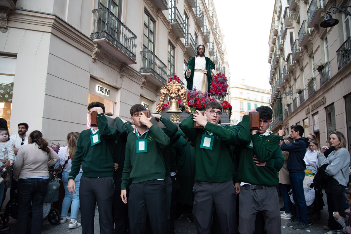 A las cofradías hermanas de nuestros colegios, <a href="/pollinicamalaga/">Cofradía Pollinica</a>, hermanada <a href="/cardenal_ori/">Colegio Diocesano Cardenal Herrera Oria</a>, y <a href="/HdadyPaciencia/">Humildad y Paciencia</a>, hermanada con <a href="/Padre_Jacobo/">Colegio Diocesano Padre Jacobo</a>. Gracias por vuestra colaboración y por vuestra presencia en el acto final celebrado en la Basílica de la Esperanza

#ColegiosDiocesanos