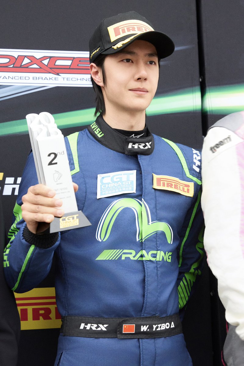 YUEHUA_OFFICIAL's tweet image. 【#王一博 x 2025GTCC季前热身赛🏁】
            
  尾翼划破雨幕  热血沸腾一往无前 
  感受竞速魅力  引擎呼啸声浪澎湃
    🎉85号车组 正赛全场亚军🎉

#WangYiBo #乐华娱乐