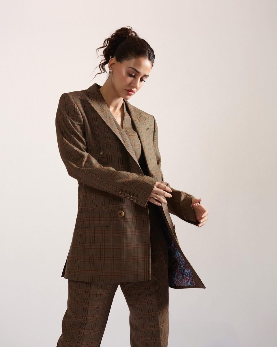 QuipyQuest's tweet image. "Jab tak aapki life mein drama nahi hai, tab tak aap trending nahi ho! 😂 Kya aap bhi apne dost ko yeh link bhej kar unki boring life ko spice up karne wale ho? 🔥 #DramaQueen #ViralVibes " ift.tt/wyN4amB