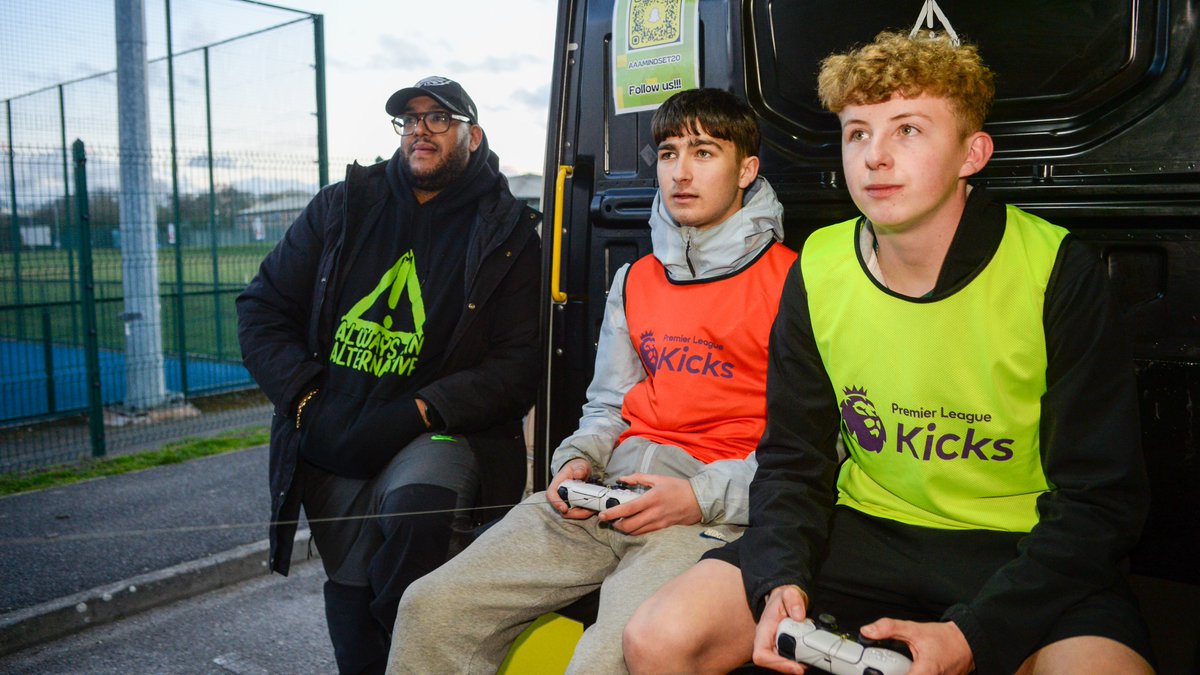 Club Doncaster Foundation (@clubdfoundation) on Twitter photo Last week, across our #PLKicks sessions, participants took part in Knife Crime Awareness workshops with <a href="/aaamindset/">Always An Alternative CIO</a>.
<a href="/syptweet/">South Yorkshire Police</a> also joined us at last night's session in Balby.
It's been fantastic to see so many of our participants engaging with the awareness workshops. Last week, across our #PLKicks sessions, participants took part in Knife Crime Awareness workshops with <a href="/aaamindset/">Always An Alternative CIO</a>.
<a href="/syptweet/">South Yorkshire Police</a> also joined us at last night's session in Balby.
It's been fantastic to see so many of our participants engaging with the awareness workshops.