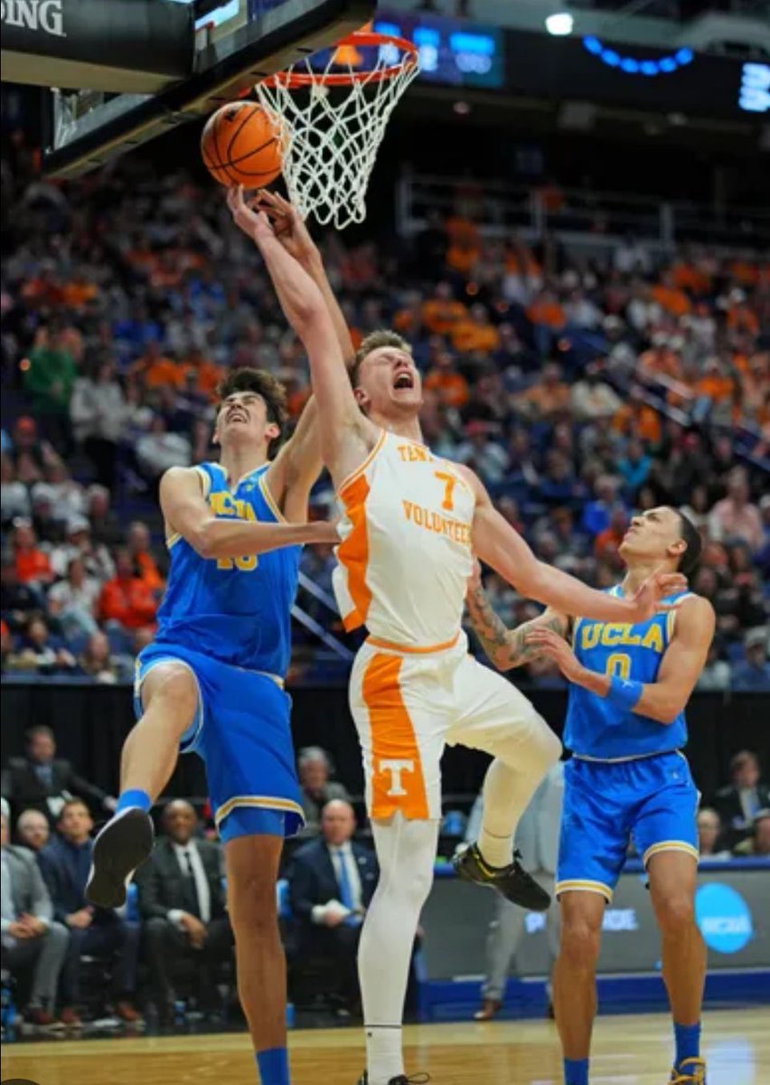 DonWilliamsMuse's tweet image. Igor Milicic Jr miał 
8 punktów
4 zbiórki 
1 przechwyt 
w 18 minut 
I razem z Tennessee zagra w Elite 8 💫
#plkpl #marchmadnessmbb #matchmadness #ncaa