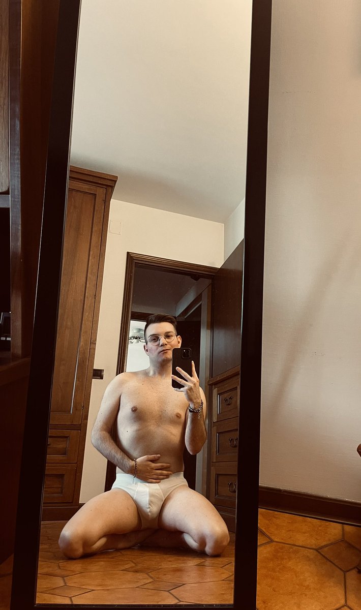 devidcastel20's tweet photo. Quale vi piace di più?#gay #sexymen #photographer https://t.co/VUI2aiKR4B
