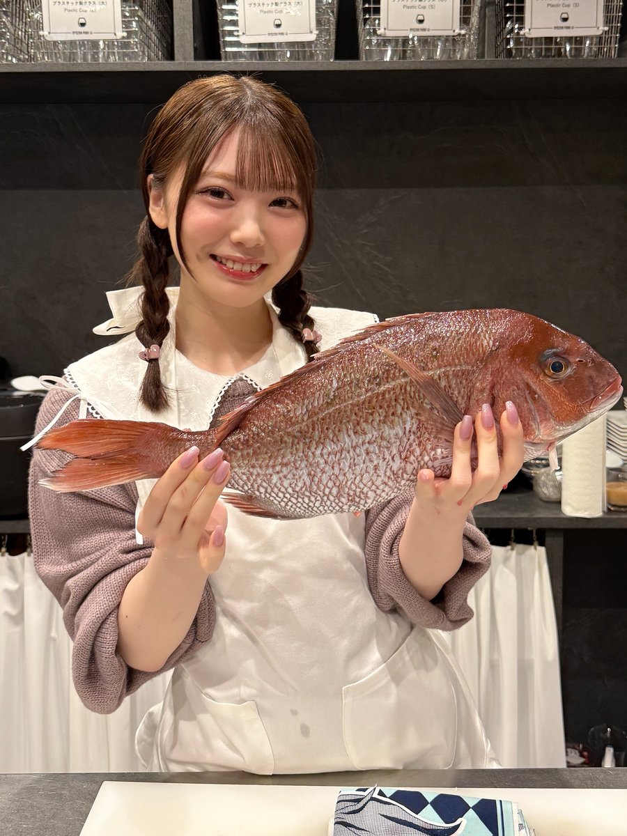 オフ会1日目ありがとうございました！
お魚捌きました🐟
舟盛りはイカがハートしてるのがポイントです🦑 https://t.co/f8LXe8swec