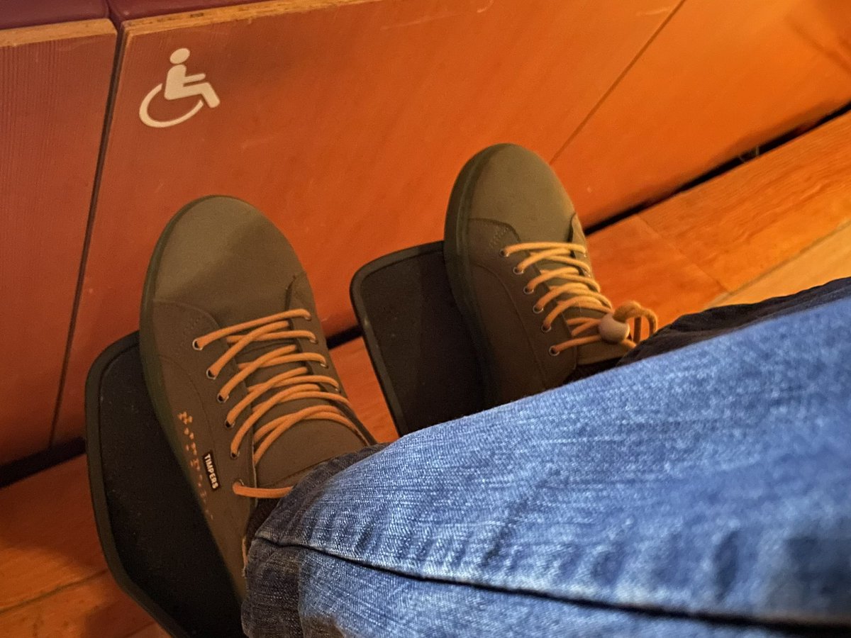 Por cierto… que me ha molado ver una campaña de <a href="/TimpersBrand/">Timpers</a> en la charla de <a href="/PutosModernos_/">PutosModernos®</a>. Hoy calzo unas Vulcan verdes 😍 #innobi25