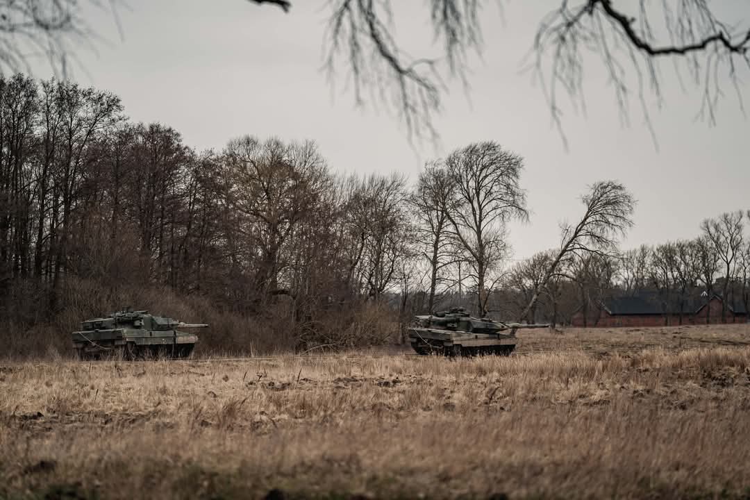 Danny_elMayor's tweet image. Swedish 🇸🇪 Skaraborg Regiment P4 and its Strv122 during exercise.

Swedish Forsvarsmakten wants to increase the size of its armored formations. Strf9040 (Mk.0) are being modernized and new CV90Mk.IIIC procured as temporary solution until Mk.V isn&apos;t ready

⬇️1/2