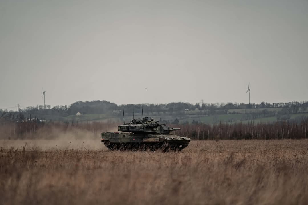 Danny_elMayor's tweet image. Swedish 🇸🇪 Skaraborg Regiment P4 and its Strv122 during exercise.

Swedish Forsvarsmakten wants to increase the size of its armored formations. Strf9040 (Mk.0) are being modernized and new CV90Mk.IIIC procured as temporary solution until Mk.V isn&apos;t ready

⬇️1/2