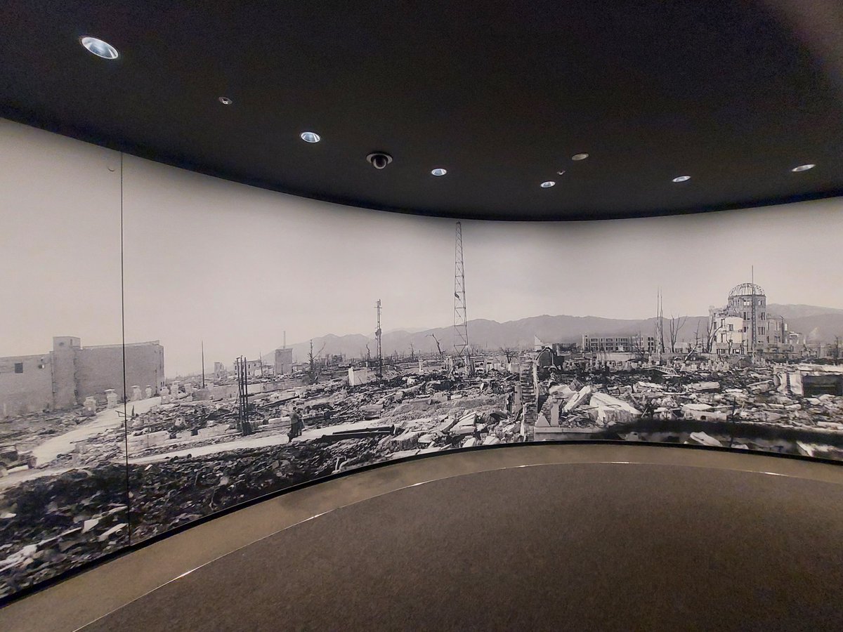 peruis's tweet photo. 広島平和記念資料館
いわゆる、原爆資料館

過去に幾度も訪れたけど
展示物のリニューアルからは初めて

来館者の大半が、足を止め
熱心に展示物をご覧になってる光景が印象的

百聞は一見に如かず

身内(祖母)を原爆で亡くした１人として
改めて、原爆の真相を伝える使命を感じた
#パルサポ広島遠征 https://t.co/1wcJbJU6Iy