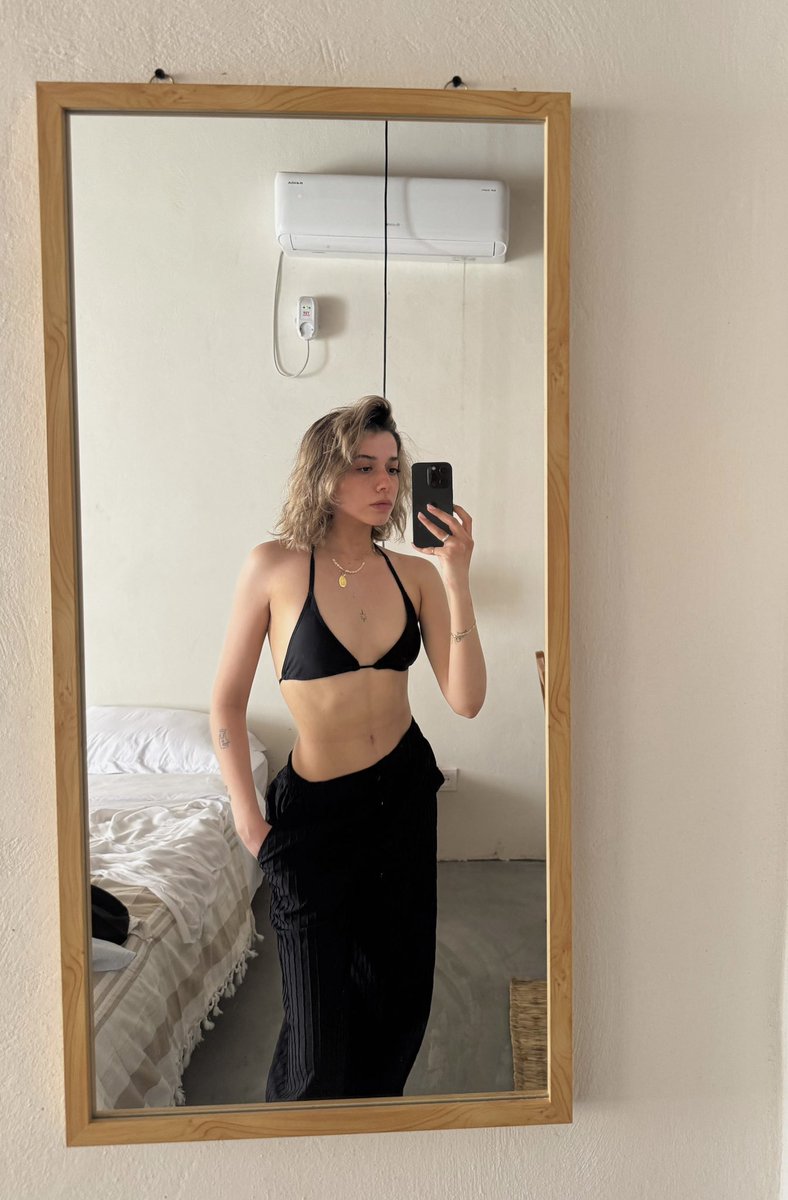 Leyllally's tweet image. عمه شدن واقعا بهم میاد .