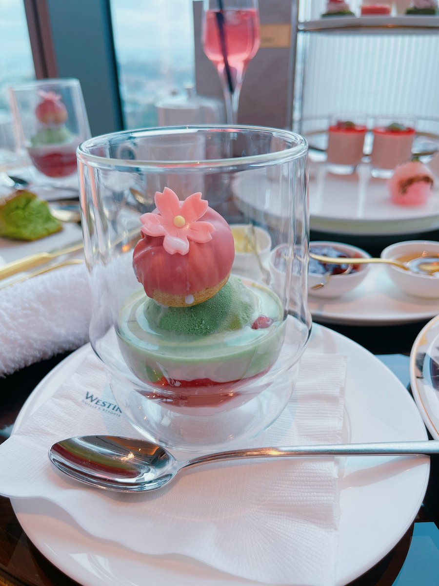 「今日はもこかりさんと最高のヌン活をしてきましたよ…桜と苺がテーマのアフヌンでした」|茶ごまのイラスト