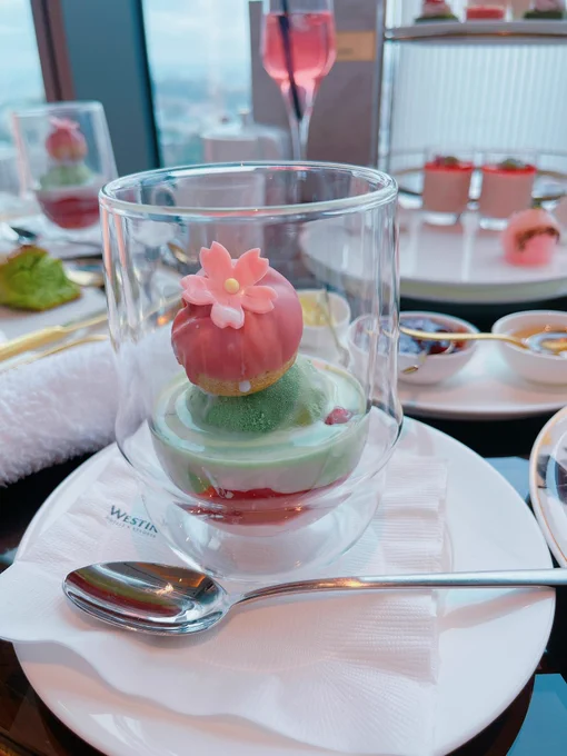 今日はもこかりさんと最高のヌン活をしてきましたよ…桜と苺がテーマのアフヌンでしたひと足お先に可愛いアクスタちゃん達を拝ませて頂いたり、有難いことに新刊セットも頂いてしまって…こだわりが詰まっていてとても良きです…イベント前のお忙しい時にありがとうございました〜! 