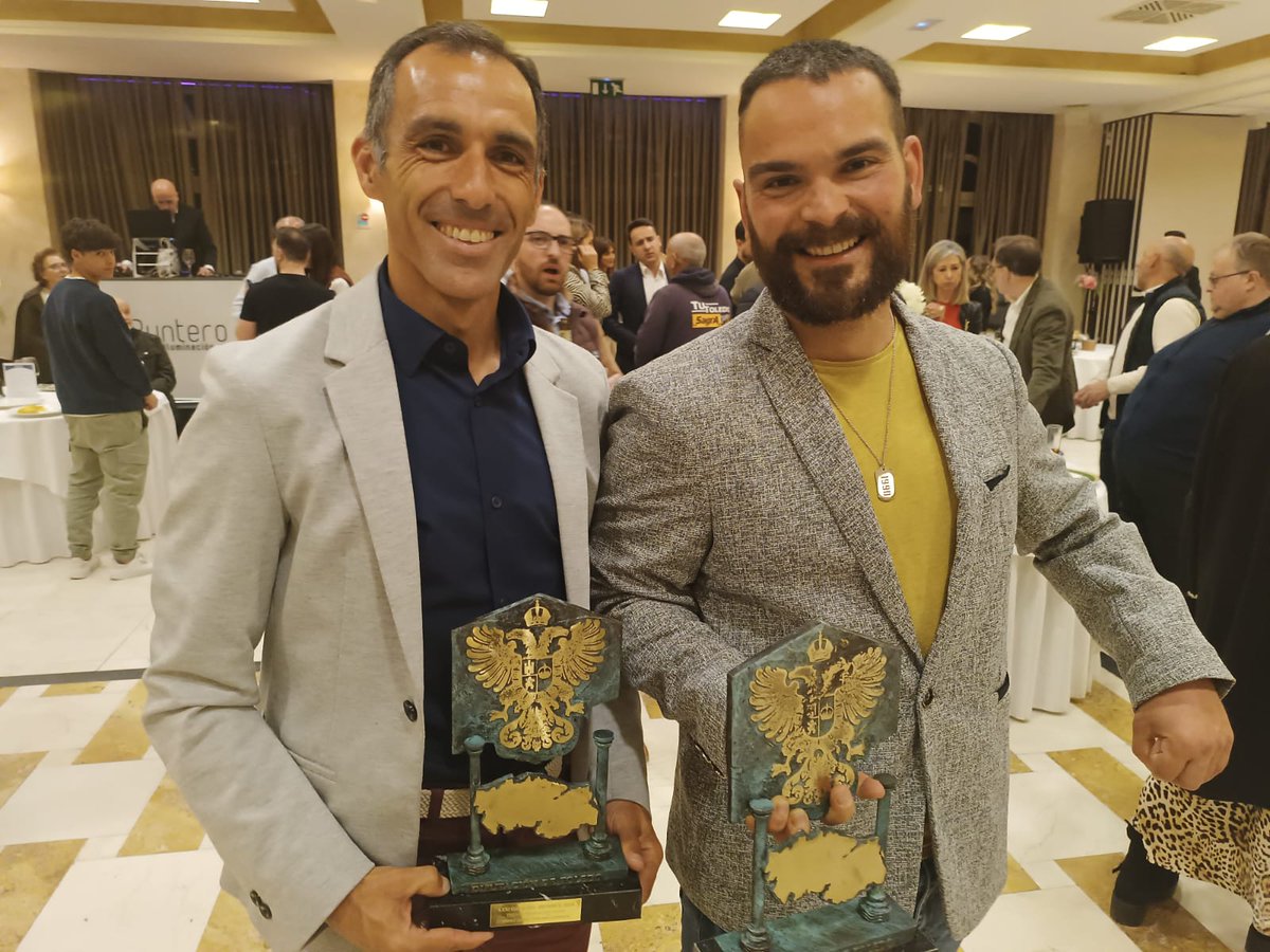 Club Atletismo San Ildefonso (@atlsanildefonso) on Twitter photo PEDRO J. VEGA BALLESTEROS Y VÍCTOR DEL BURGO COLINO, PREMIOS DIPUTACIÓN de TOLEDO 2025.
Ambos atletas del <a href="/ATLSANILDEFONSO/">Club Atletismo San Ildefonso</a> son pupilos de nuestro Dtor. Deportivo Alberto Hornillos.
¡ENHORABUENA A LOS TRES!
Más info, AQUÍ⬇️: clubsanildefonsodeto.blogspot.com/2025/03/pedro-… PEDRO J. VEGA BALLESTEROS Y VÍCTOR DEL BURGO COLINO, PREMIOS DIPUTACIÓN de TOLEDO 2025.
Ambos atletas del <a href="/ATLSANILDEFONSO/">Club Atletismo San Ildefonso</a> son pupilos de nuestro Dtor. Deportivo Alberto Hornillos.
¡ENHORABUENA A LOS TRES!
Más info, AQUÍ⬇️: clubsanildefonsodeto.blogspot.com/2025/03/pedro-…