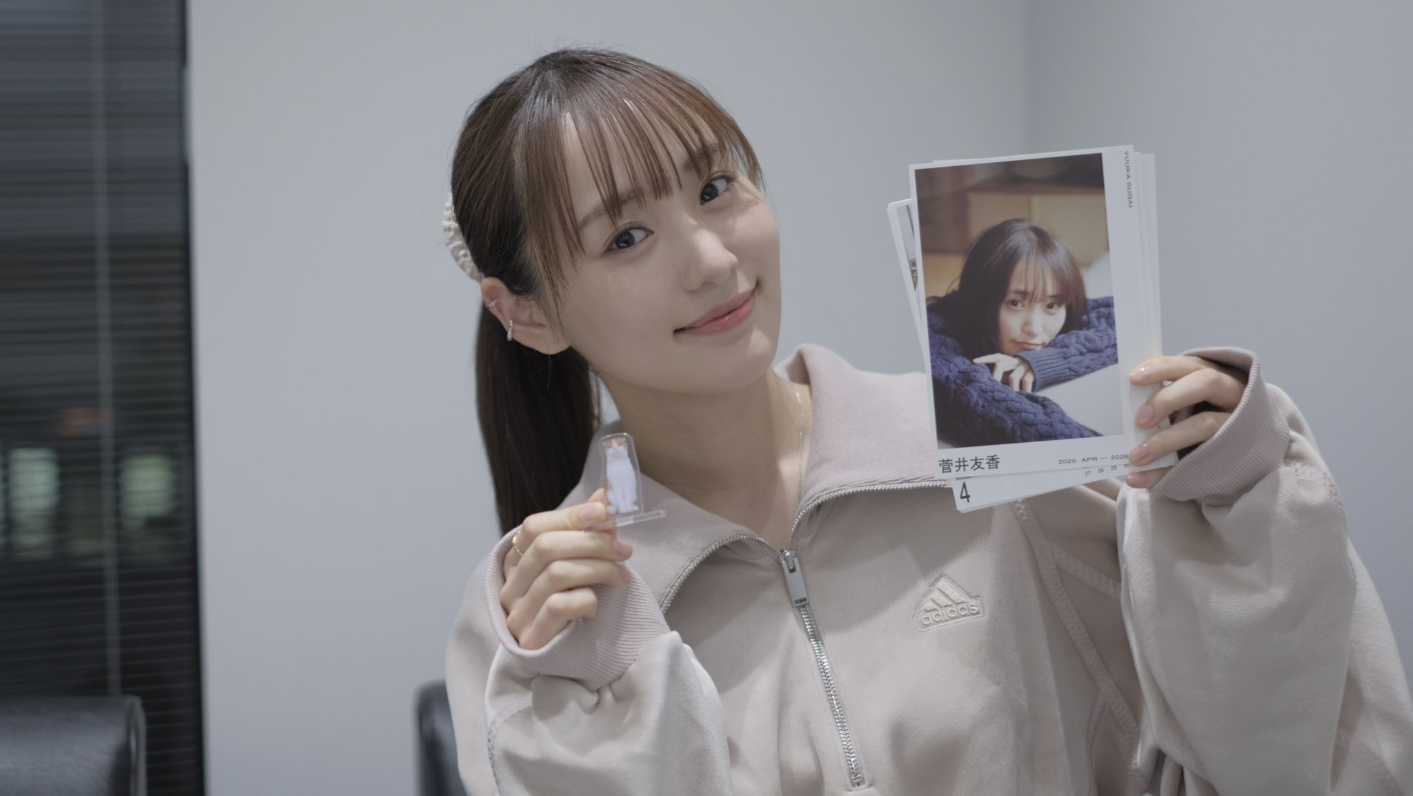 生配信付き菅井友香2025年AR機能カレンダー＆アクリルカレンダースタンドセット 再販】「菅井友香2025年4月始まりAR機能付きカレンダー