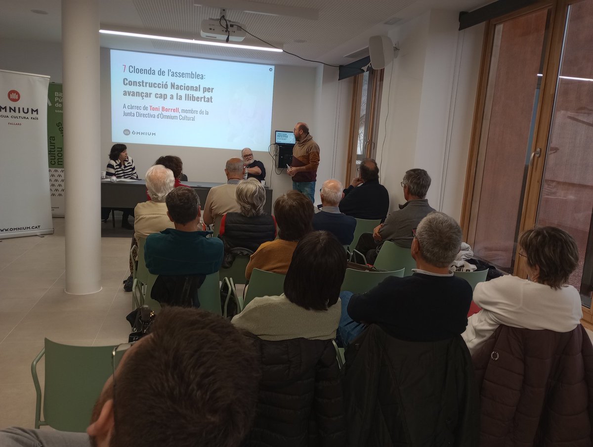 Cloenda de l'Assemblea General d'<a href="/OmniumPallars/">Òmnium Pallars</a> a càrrec de Toni Borrell <a href="/Homopallarensis/">Toni Borrell</a> de Junta Directiva d'<a href="/omnium/">Òmnium Cultural</a>, que fa èmfasi en la importància de la lluita per la llengua i la cohesió social per tenir un país inclusiu i millor.