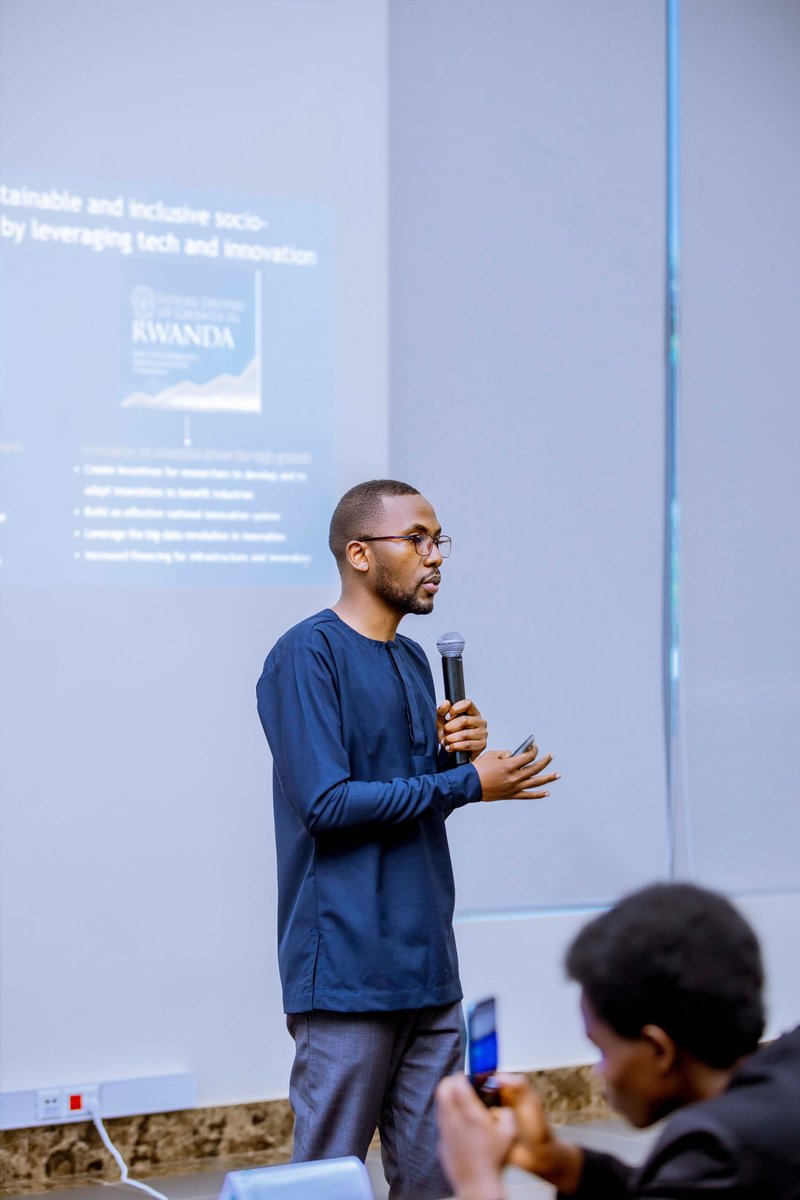 aetradegroup's tweet photo. Day 2 of our Awareness Workshop focused on policy level engagements with @Rwandatrade and @RwandaICT focusing on the #AfCFTA  and Rwanda's digital  landscape. @Uni_Rwanda  shared the entrepreneurial mindset to the digital advisors.  #AeTradeGroup is thankful for the collaboration https://t.co/9ONE4CunqH