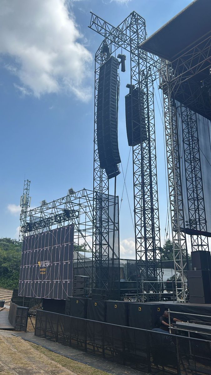 johan_kelber's tweet photo. Getting ready for Goo Goo Dolls, Roan Ash band show.  Stage by L-Acoustics
#roanash #googoodolls #johankelber #saturday #voortrekkermonument https://t.co/ZYwHFZ6OlX