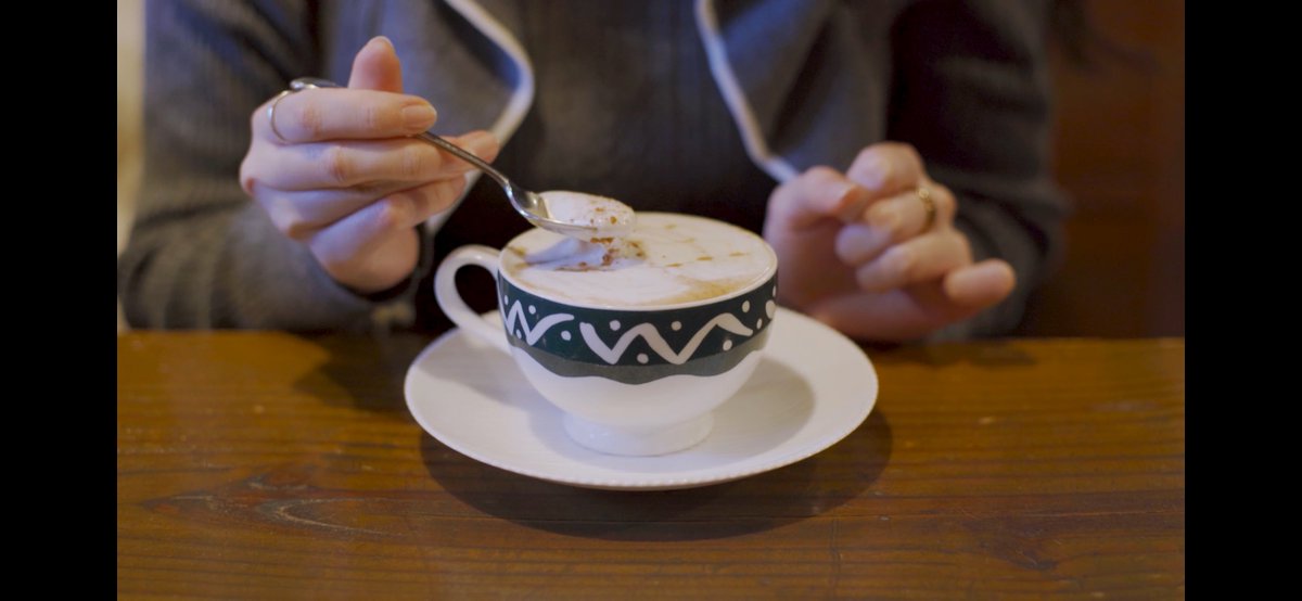 ccoam05he's tweet photo. MV「恋愛寫眞」に登場したこの飲み物、
ストリートシャッフル(@cafe_shuffle )で飲める"モカジャバ"といいます☕︎

コーヒー+ココア+生クリームという美味しいに決まってる組み合わせ໒꒱
マスターが表面張力の限界までクリームを乗せてくれます…

シャッフルにいらした際は是非飲んでみてください🌼 https://t.co/Y0HqKEyxVB