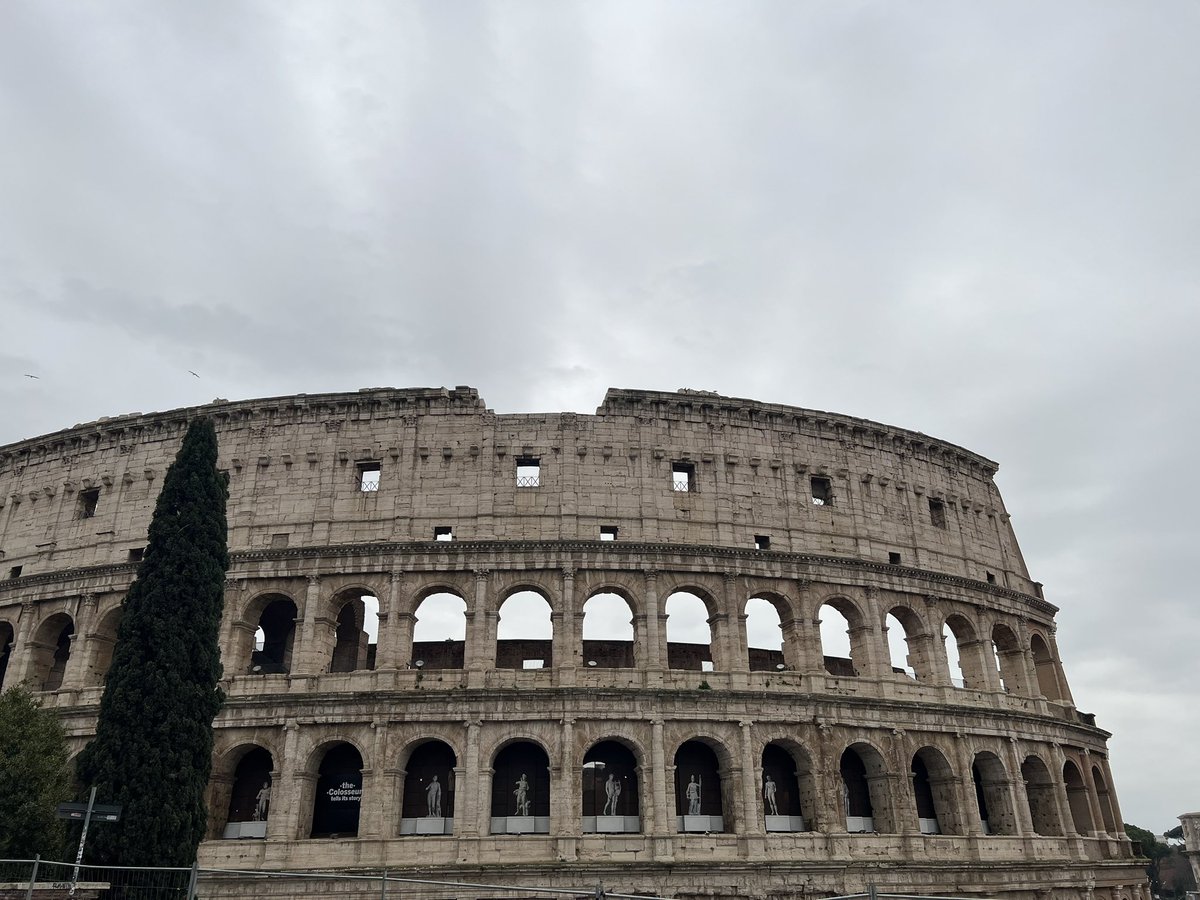 romazere's tweet photo. #ZEUDICRASH Zeudi mueve a las bolleras del mundo 🙃 Buongiorno Roma 😍 https://t.co/JcqzO18kg2