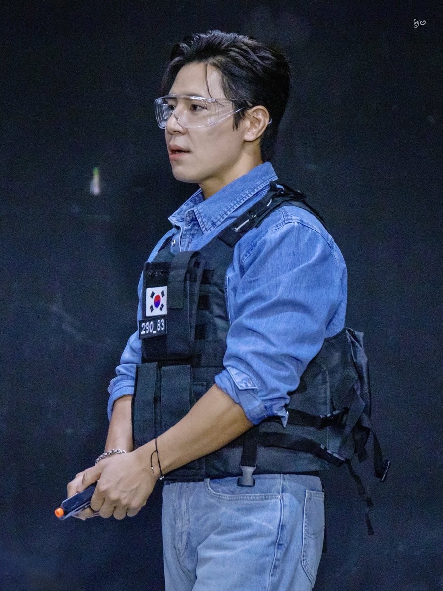 2025.03.29
넘버원 이규형 팬싸인회✌🏻💜

👥뭐야뭐야👥
영화잖아👀💜