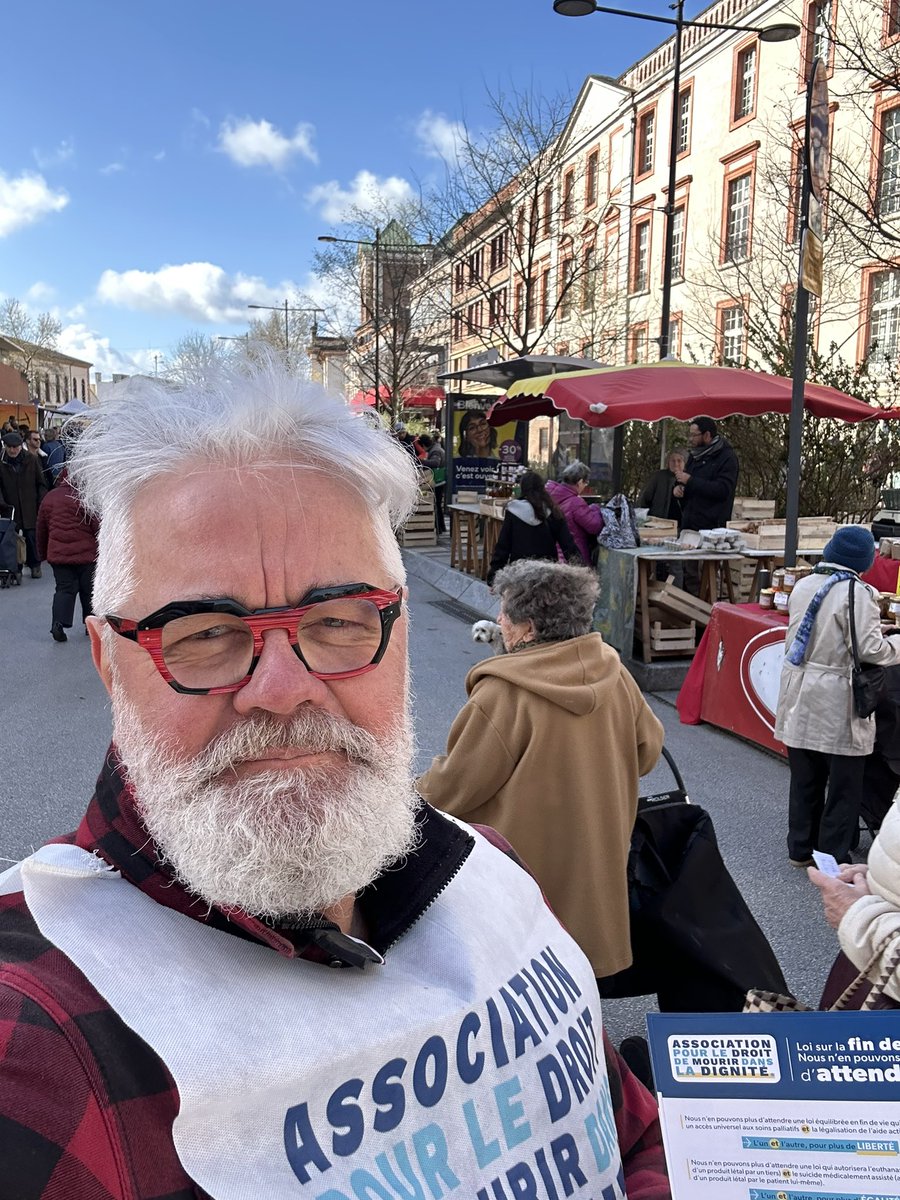 Le 💨 du nord était glacial ce matin mais les encouragements des montalbanaises pour notre combat m’ont réchauffé !
On est là pour une fin de vie libre et choisie 💪
#euthanasie #suicideassisté #liberté 
<a href="/ADMDFRANCE/">Mourir dans la Dignité</a> <a href="/JonathanDenis/">Jonathan Denis</a> <a href="/JeanLucRomero/">Jean-Luc Romero-Michel</a> <a href="/ADMD_82/">ADMD - Tarn-et-Garonne</a>