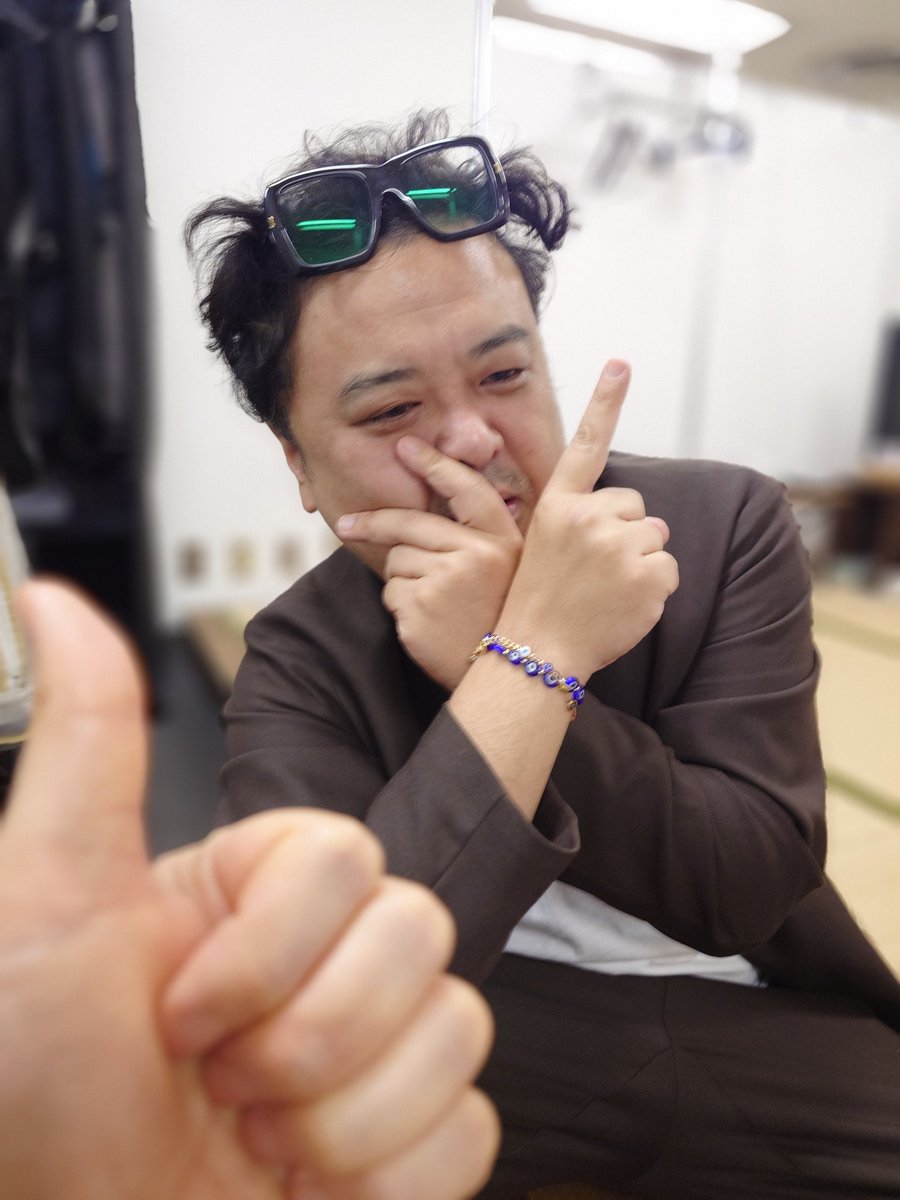 ルミネ4ステすべて満席で、来てくれた方バリありがとうございました🛵💨そして久保田のアニキに直接本の感想も言えました。読みやすくて引き込まれます。言葉に気持ちが乗ってる乗ってないがあるとすれば、ずっと乗ってる。見事な韻も散りばめられてます。その男、久保田につき。でした。
#慟哭の冠