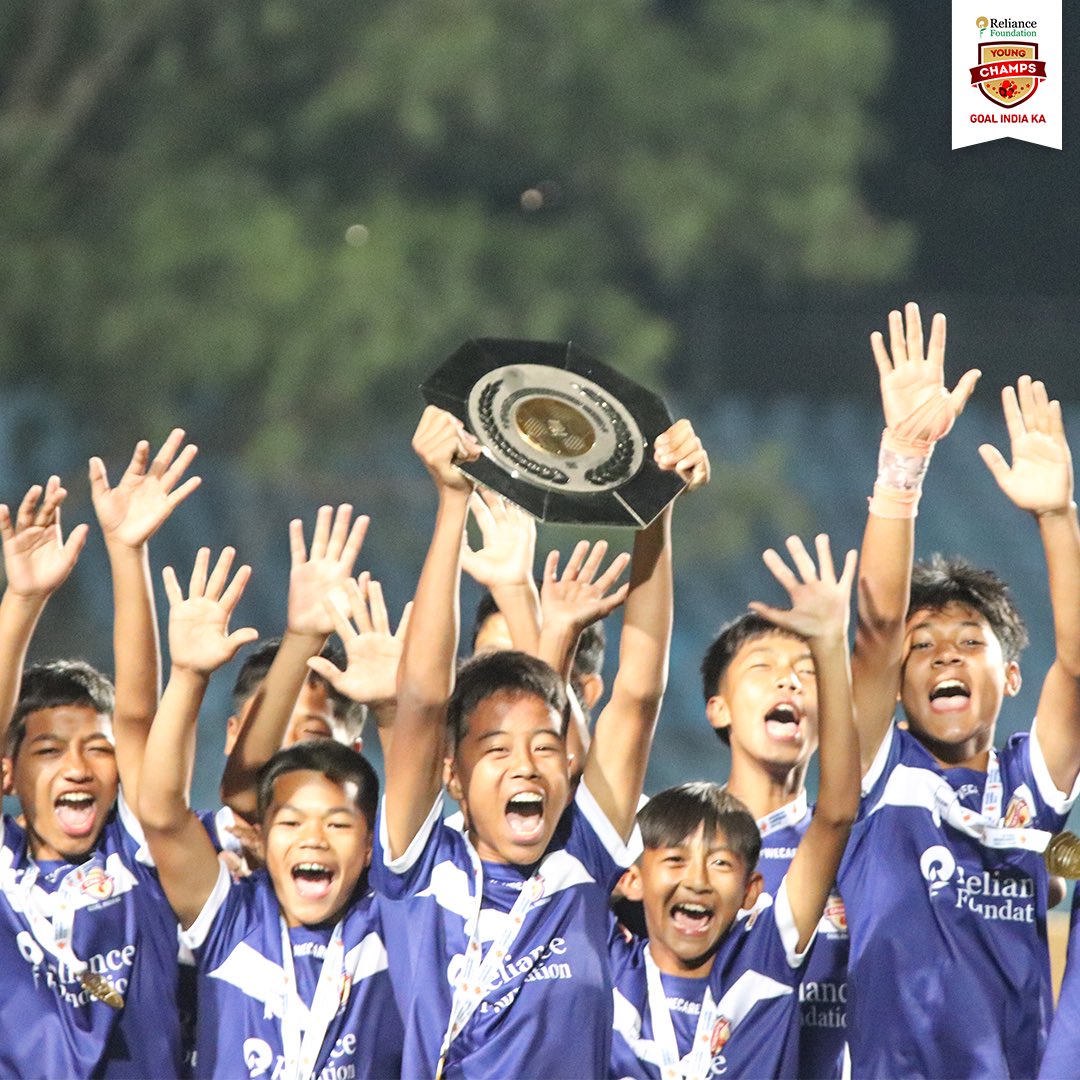 RFYoungChamps's tweet image. Spotlight on the U14 stars! 🌟⚽
The best of the best from the U14s got their hands on well-earned glory! 🔥⚽ (1/2)

| #RFYC | #WeCare | #YouthFootball | #IndianFootball | #RFYCInterDistrictChampionship | @MizoramFootball |