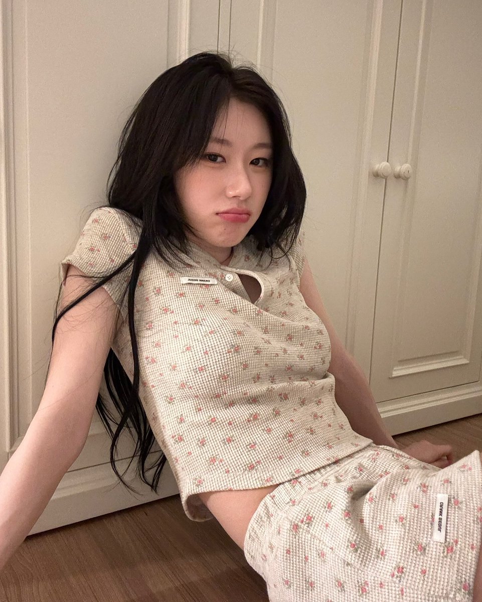 SHES CRAZYYY LEE CHAERYEONGGGG