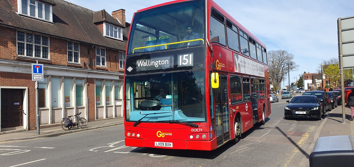 SuttonBuses's tweet photo. DOE43 (LX09 BXM) and DOE39 (LX09 BXH) in Cheam Village on Route 151. London General. https://t.co/uReLWeYzuX
