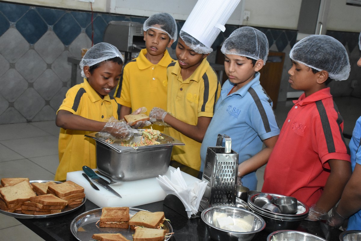 SAI_Edu_In's tweet image. The creative spirit flourished with Madhubani painting, music sessions, and fireless cooking, while senior students engaged in internship study sessions and exam prep.
#UnleashingPotential