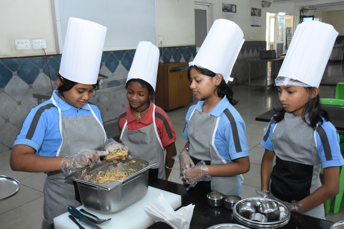 SAI_Edu_In's tweet image. The creative spirit flourished with Madhubani painting, music sessions, and fireless cooking, while senior students engaged in internship study sessions and exam prep.
#UnleashingPotential