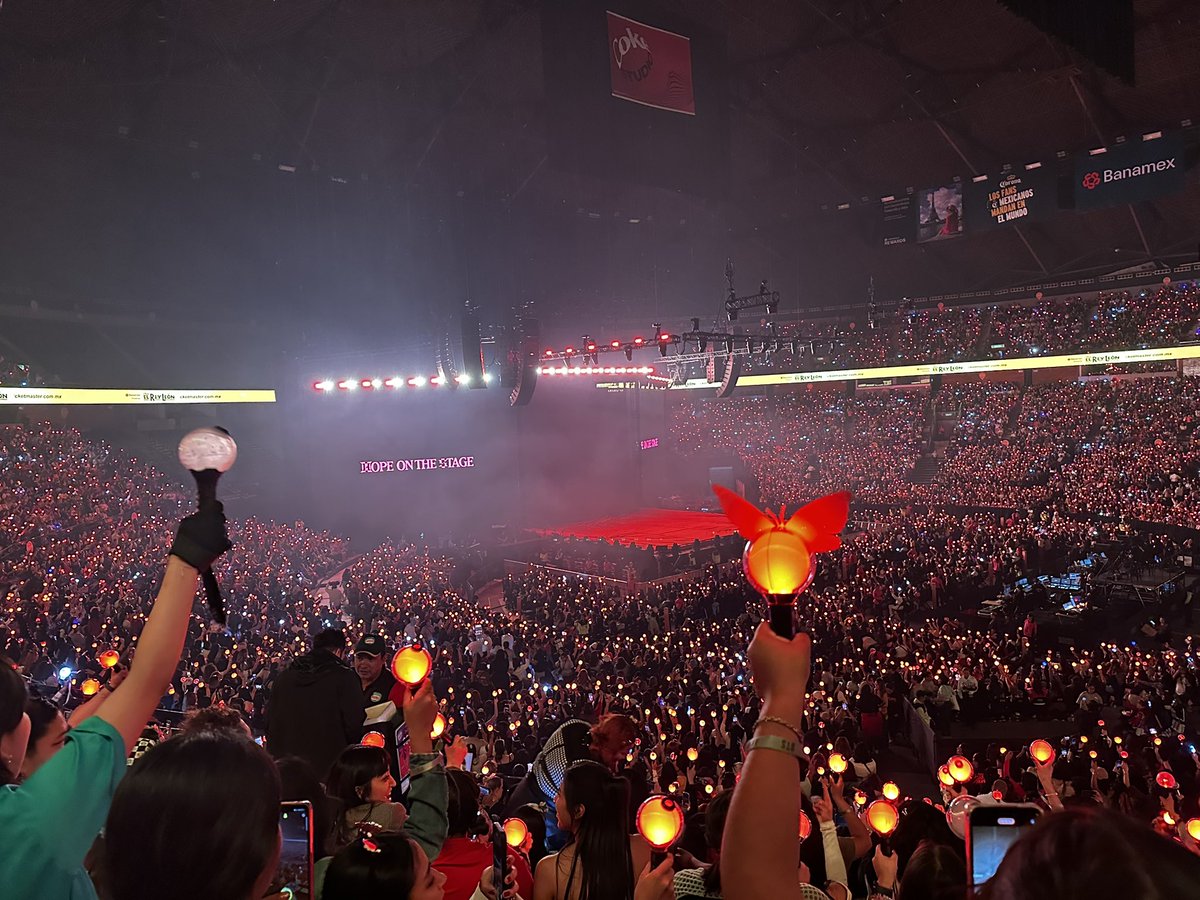 kdannytp's tweet photo. De verdad viviste esto, Danny. Fue real, Hobi es real y verlo en vivo hizo que sintieras la mayor alegría y euforia hasta ahora ❤️. https://t.co/DTKb0i4q6I